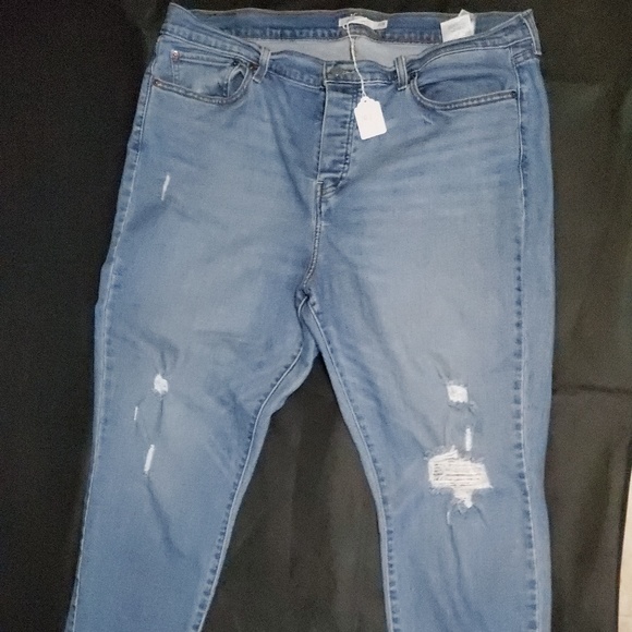 Ripped Stretch Levi’s Jeans - Picture 1 of 3